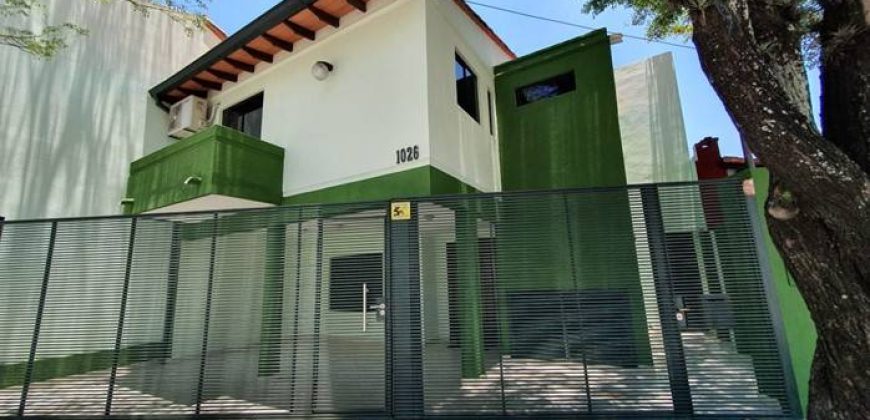 Vendo confortable residencia sobre la Avda. Félix Bogado, Asunción