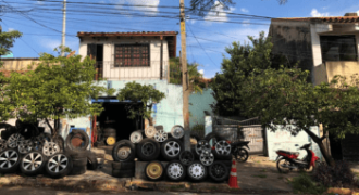 Vendo casa de dos plantas en Asunción sobre doble avenida.